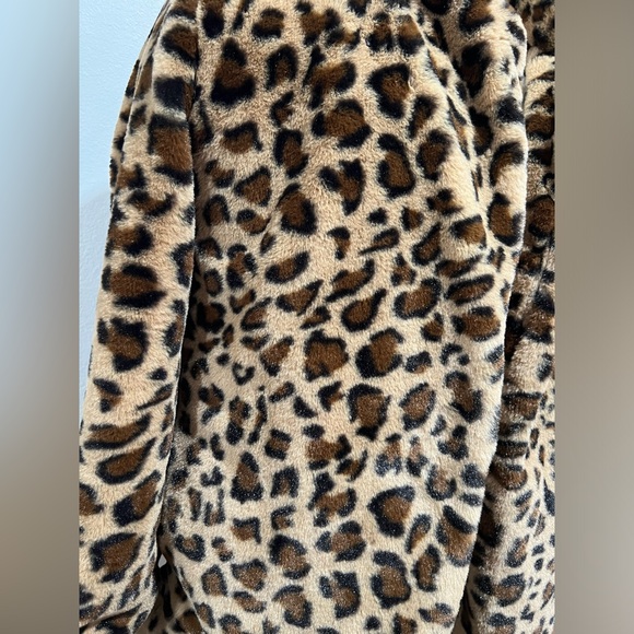 Faux Fur Leopard Coat - Picture 4 of 7